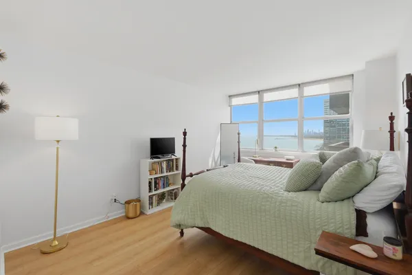 $249,900 | 6301 North Sheridan Road, Unit 8E, Chicago, IL 60660