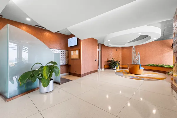 $249,900 | 6301 North Sheridan Road, Unit 8E, Chicago, IL 60660