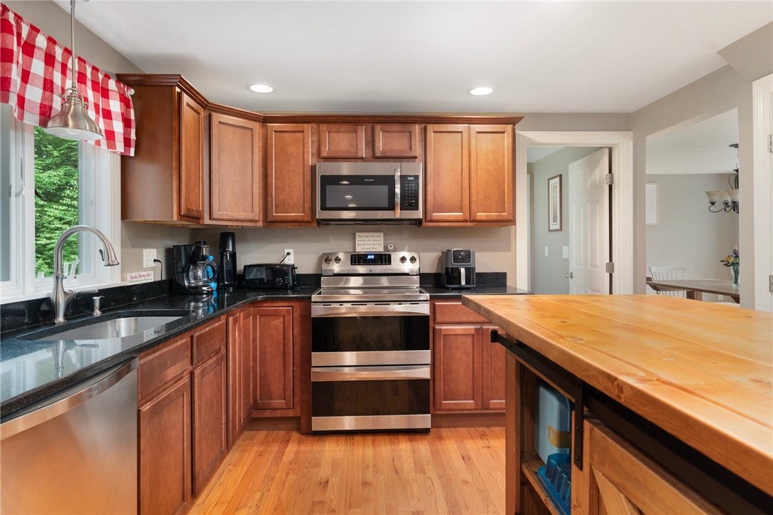 219 Fenner Hill Road Hopkinton, RI 02832 - Photo 4 of 48