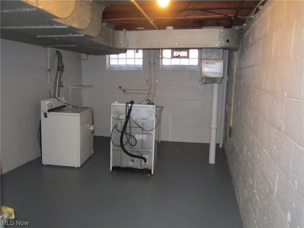 3812 Warrendale Road Cleveland, OH 44118 - Photo 30 of 32 Laundry Area - machine can be moved