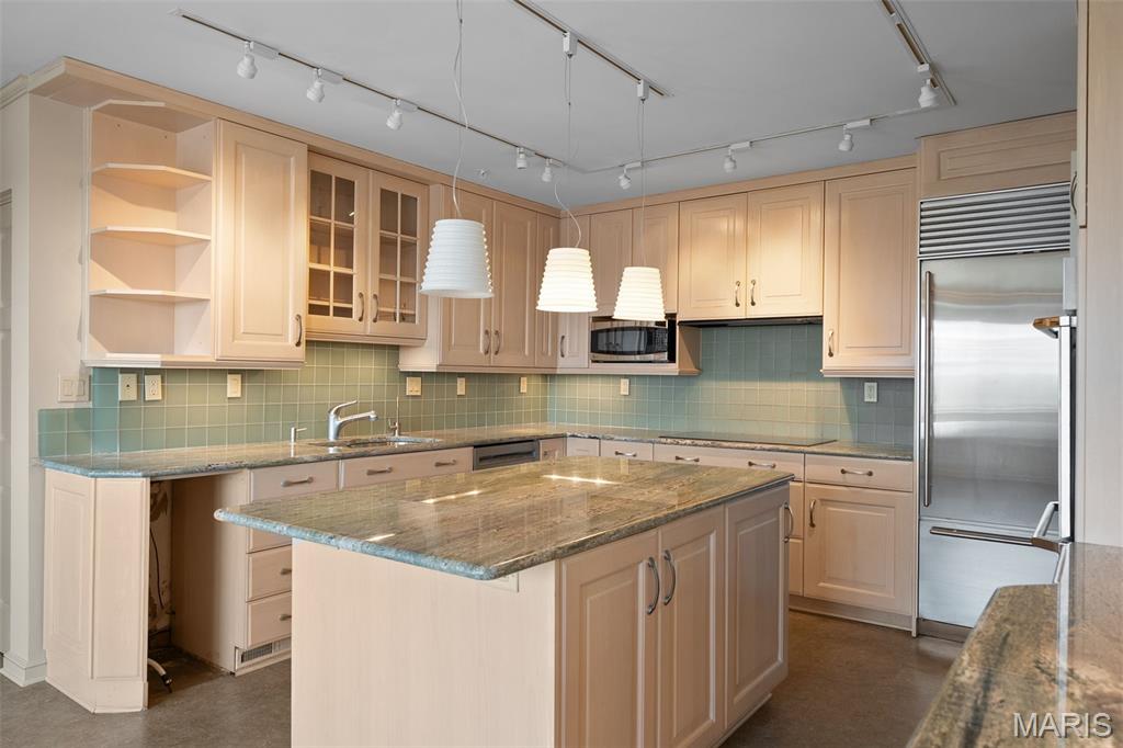 710 South Hanley Road, Unit 17C Clayton, MO 63105 - Photo 17 of 64