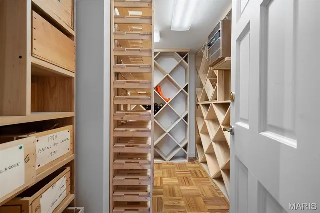 $975,000 | 710 South Hanley Road, Unit 17C, Clayton, MO 63105