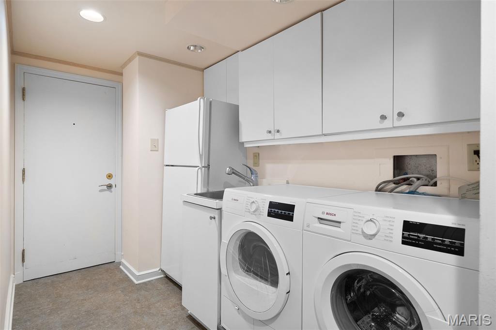 710 South Hanley Road, Unit 17C Clayton, MO 63105 - Photo 24 of 64