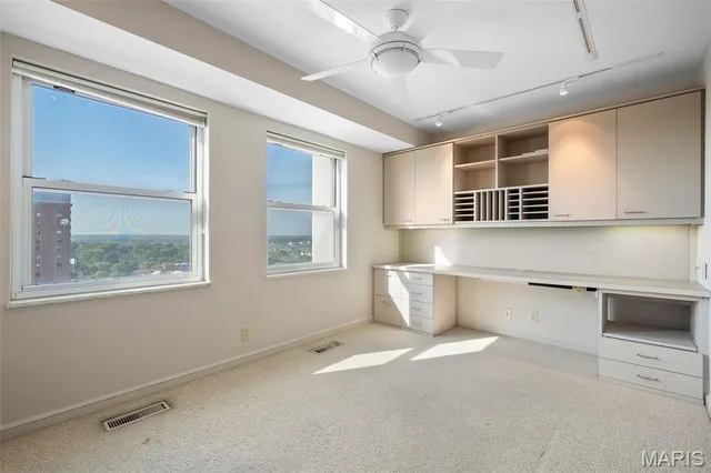 $975,000 | 710 South Hanley Road, Unit 17C, Clayton, MO 63105