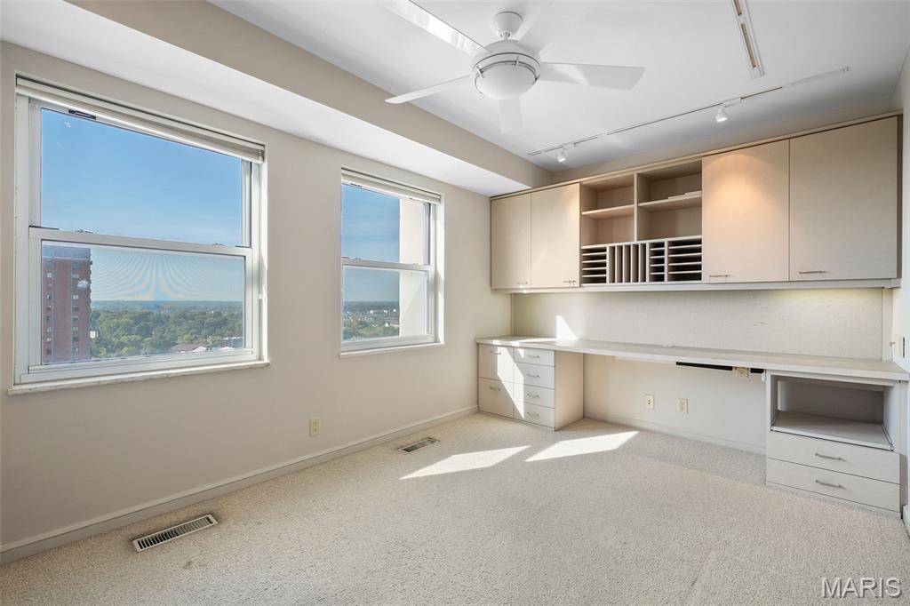 710 South Hanley Road, Unit 17C Clayton, MO 63105 - Photo 26 of 64