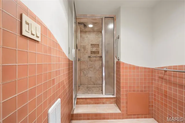 $975,000 | 710 South Hanley Road, Unit 17C, Clayton, MO 63105