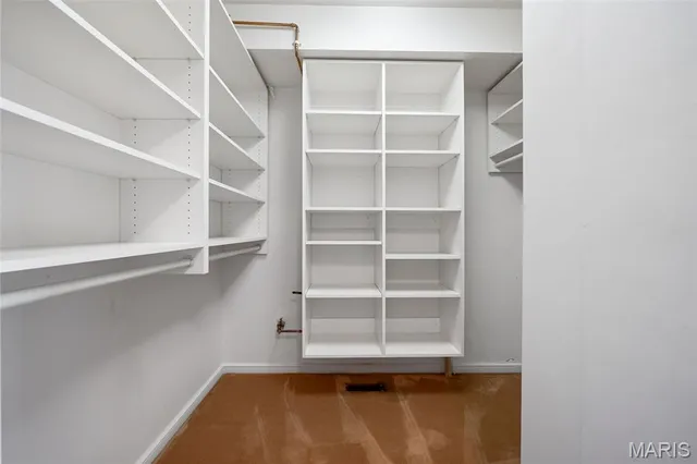 $975,000 | 710 South Hanley Road, Unit 17C, Clayton, MO 63105