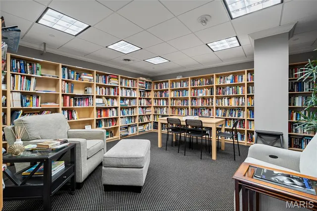 $975,000 | 710 South Hanley Road, Unit 17C, Clayton, MO 63105