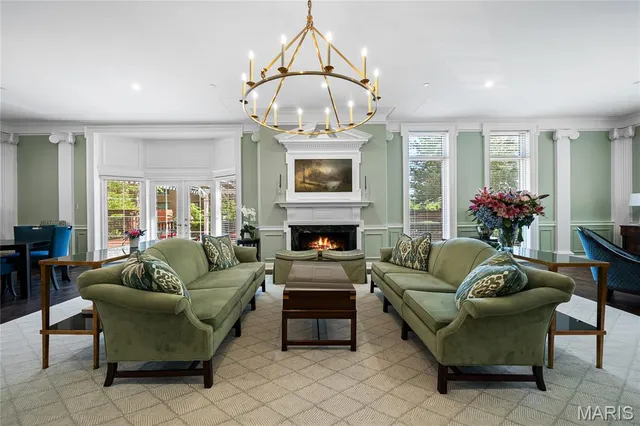 $975,000 | 710 South Hanley Road, Unit 17C, Clayton, MO 63105