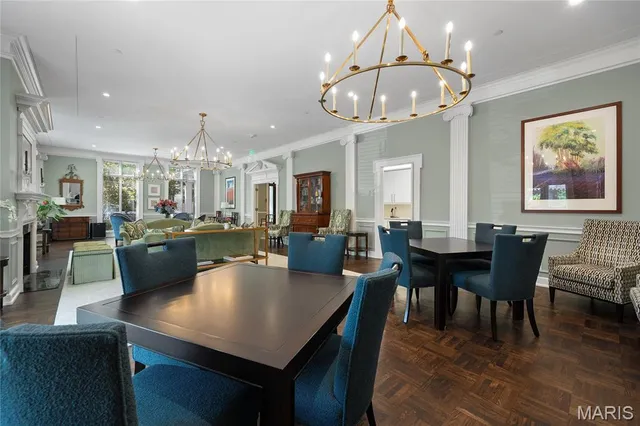 $975,000 | 710 South Hanley Road, Unit 17C, Clayton, MO 63105