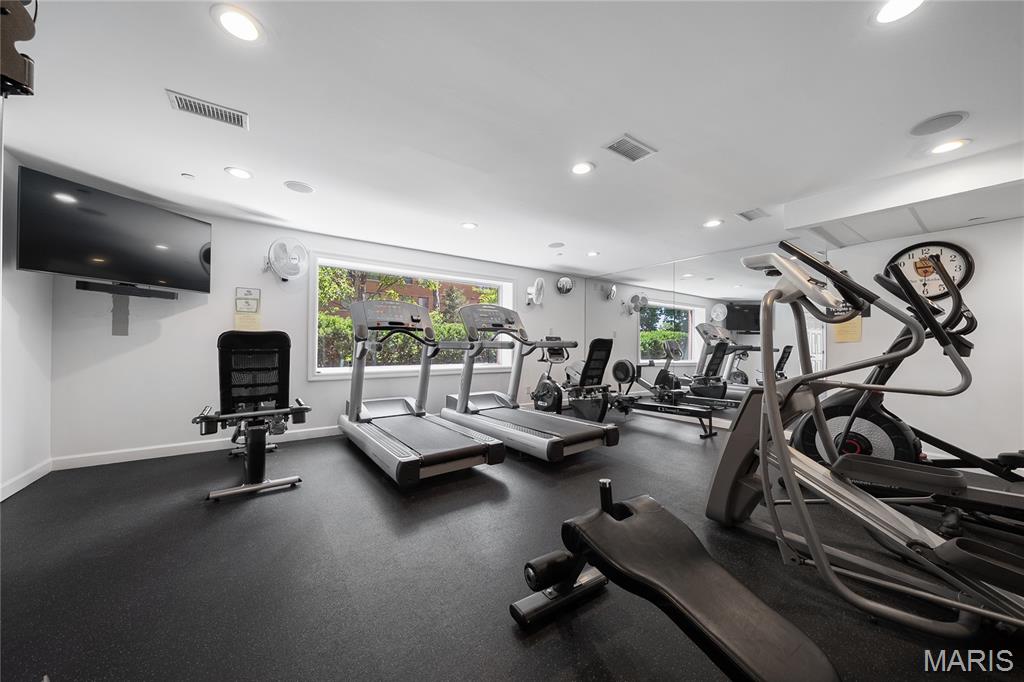 710 South Hanley Road, Unit 17C Clayton, MO 63105 - Photo 50 of 64