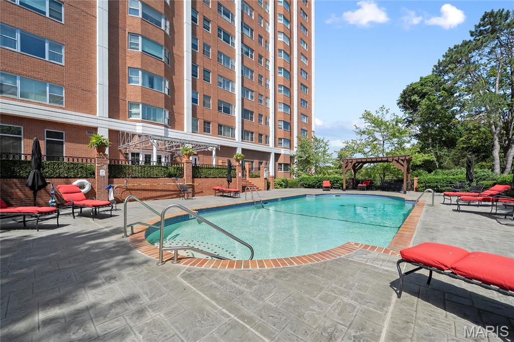 710 South Hanley Road, Unit 17C Clayton, MO 63105 - Photo 52 of 64