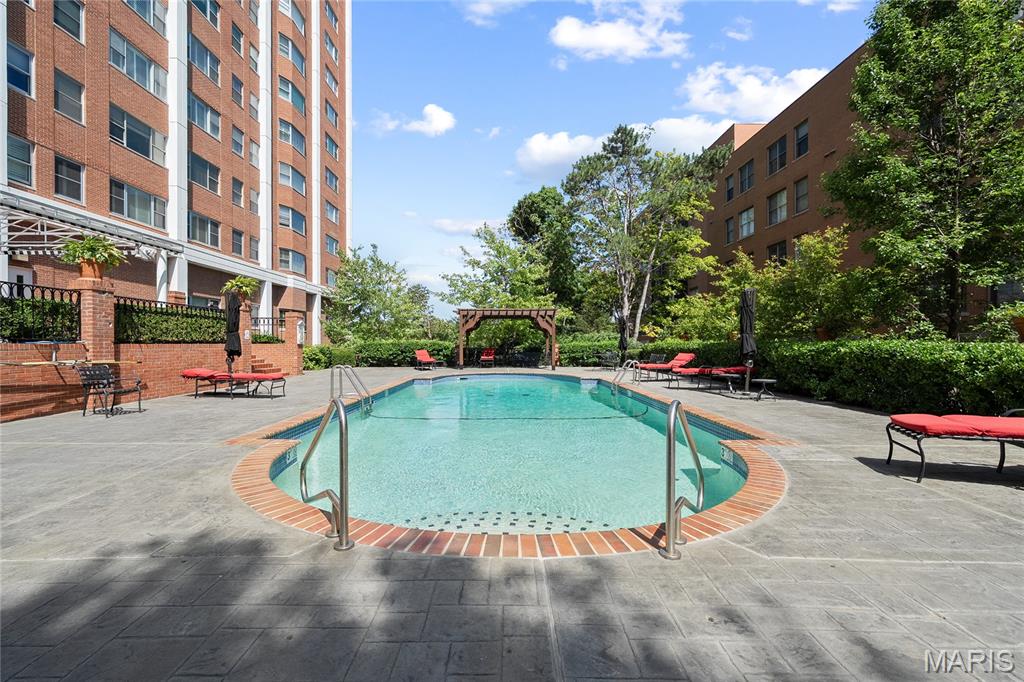 710 South Hanley Road, Unit 17C Clayton, MO 63105 - Photo 53 of 64