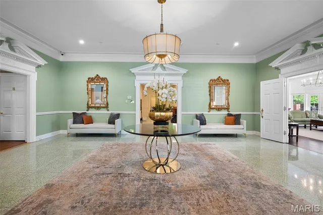 $975,000 | 710 South Hanley Road, Unit 17C, Clayton, MO 63105