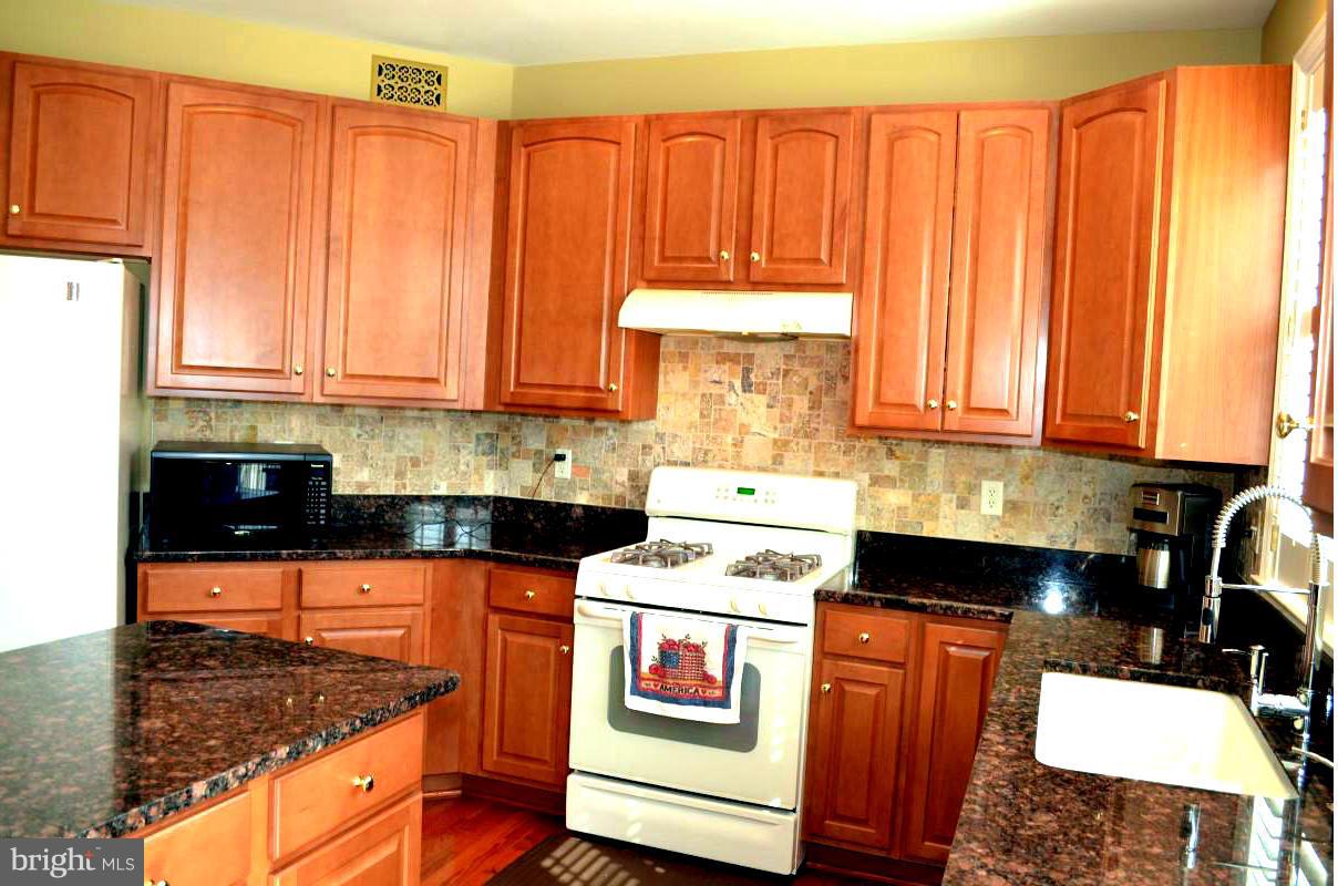 8071 High Castle Road Ellicott City, MD 21043 - Photo 7 of 30 Kitchen