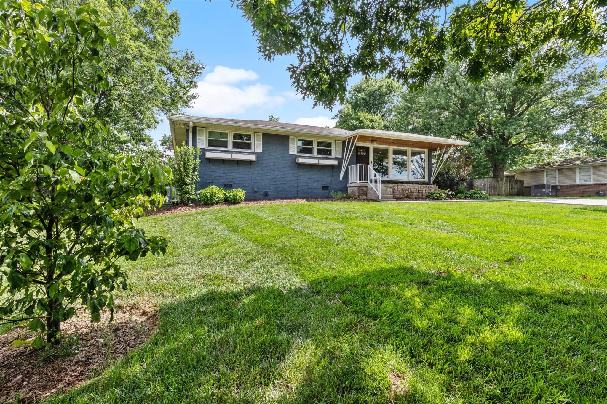 481 Hogan Road Nashville, TN 37220 - Photo 4 of 27 Gallery Image 4