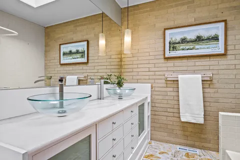 $1,245,000 | 431 Maplewood Drive, Barrington, IL 60010