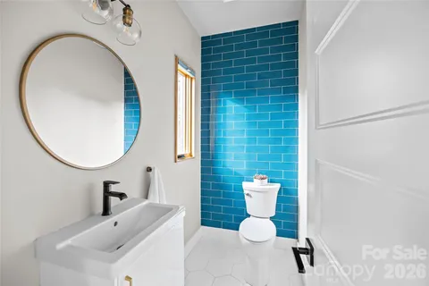 $700,000 | 2553 Elkwood Circle, Charlotte, NC 28205