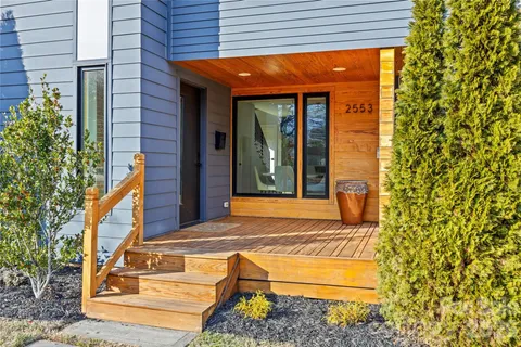 $700,000 | 2553 Elkwood Circle, Charlotte, NC 28205