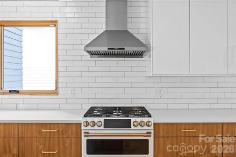 $700,000 | 2553 Elkwood Circle, Charlotte, NC 28205