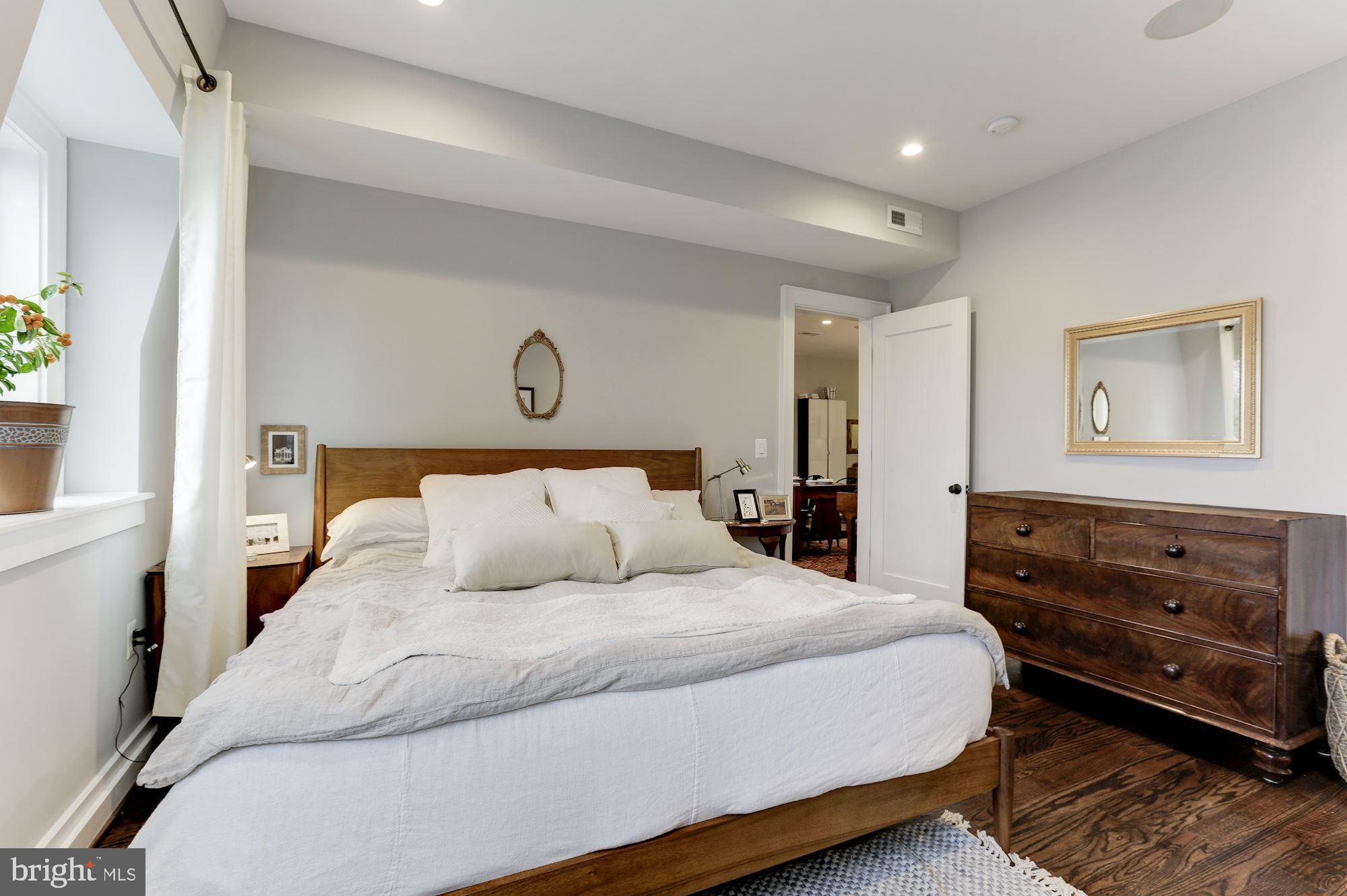 2303 Ontario Road Northwest, Unit 7 Washington, DC 20009 - Photo 29 of 44