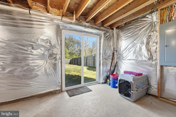 a view of a back yard