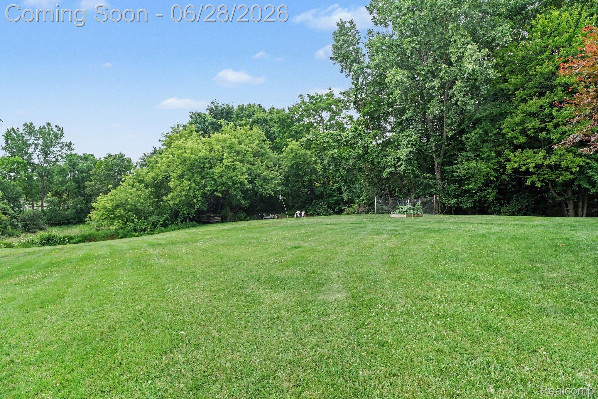 9230 Kelly Lake Drive Clarkston, MI 48348 - Photo 40 of 56 Expansive backyard
