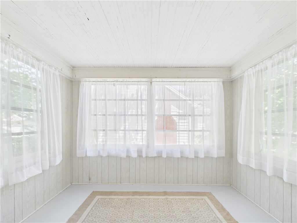 79 Ridgewood Drive Irondequoit, NY 14622 - Photo 13 of 50 Sun room