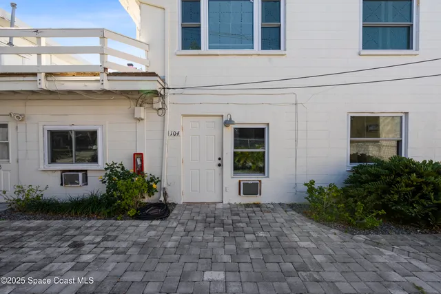 a view of a entryway of the house