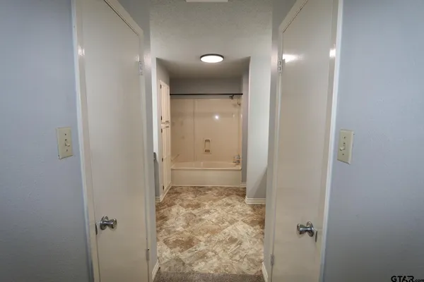 $1,400 | 963 Creekside Drive, Tyler, TX 75703