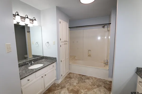 $1,400 | 963 Creekside Drive, Tyler, TX 75703