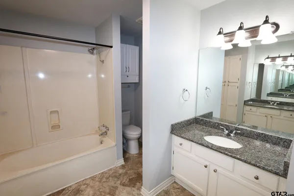 $1,400 | 963 Creekside Drive, Tyler, TX 75703