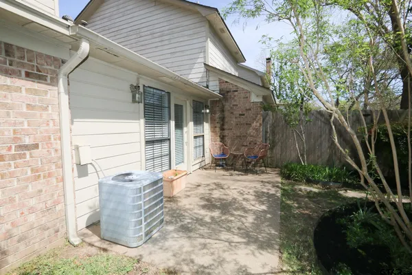 $1,400 | 963 Creekside Drive, Tyler, TX 75703
