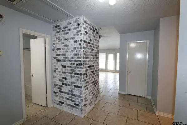 $1,400 | 963 Creekside Drive, Tyler, TX 75703