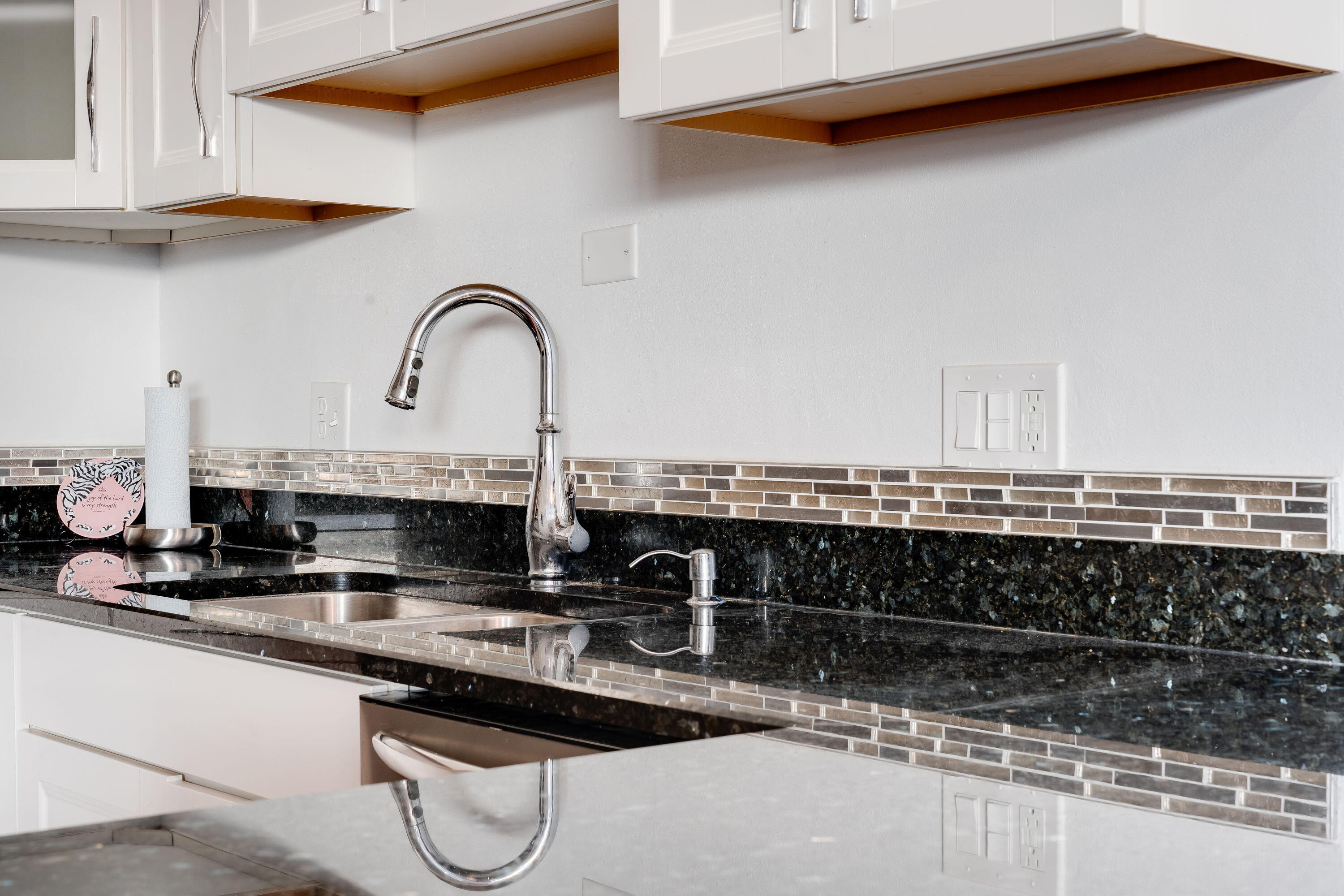 1610 North Prospect Avenue, Unit 903 Milwaukee, WI 53202 - Photo 10 of 26 Kitchen