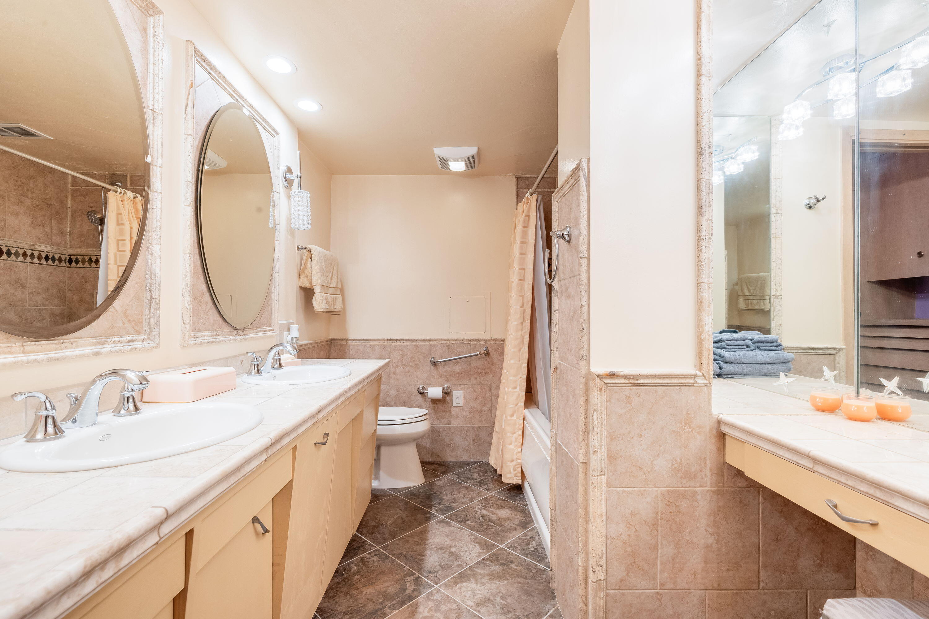 1610 North Prospect Avenue, Unit 903 Milwaukee, WI 53202 - Photo 13 of 26 EnSuite Bathroom