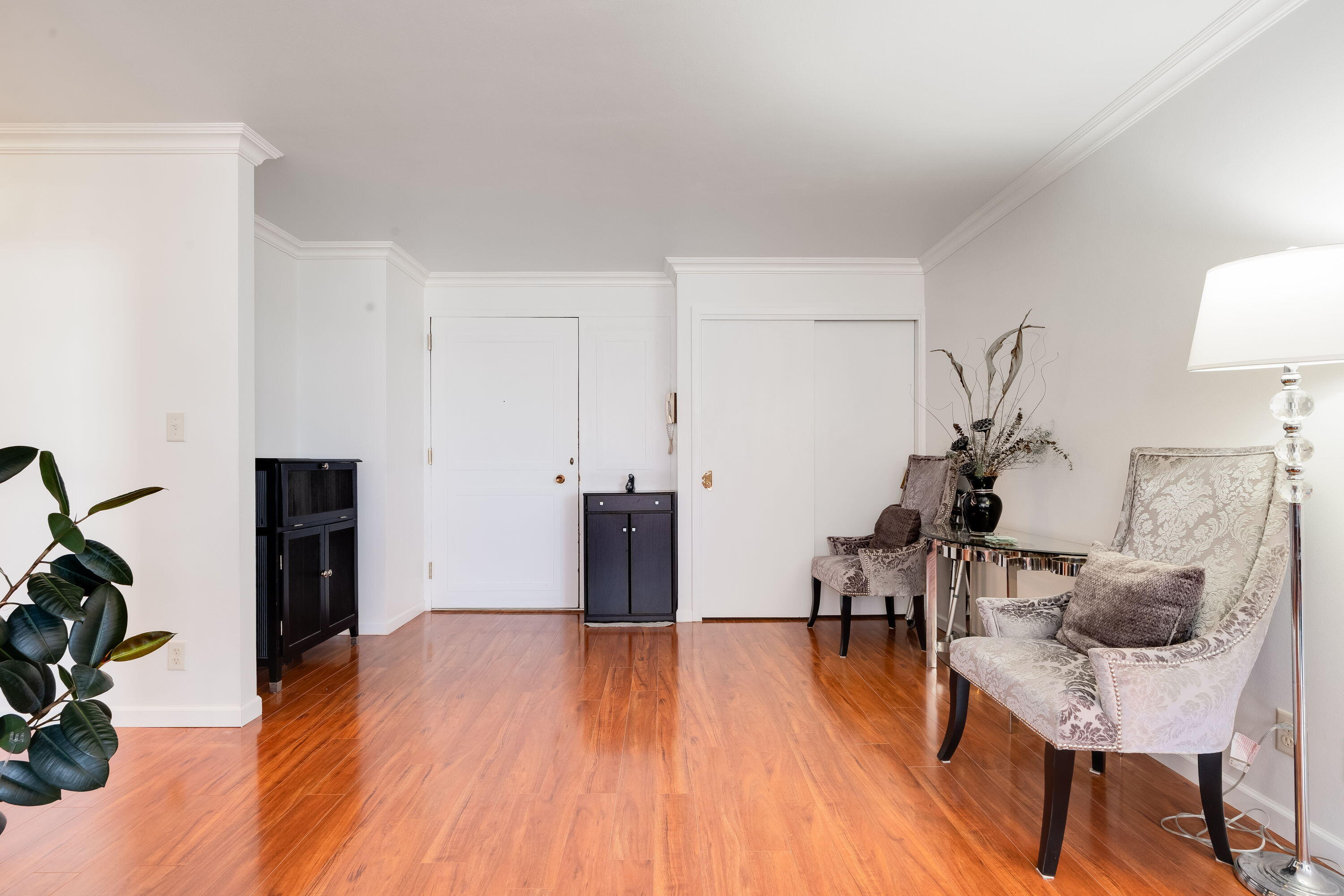 1610 North Prospect Avenue, Unit 903 Milwaukee, WI 53202 - Photo 5 of 26 Foyer