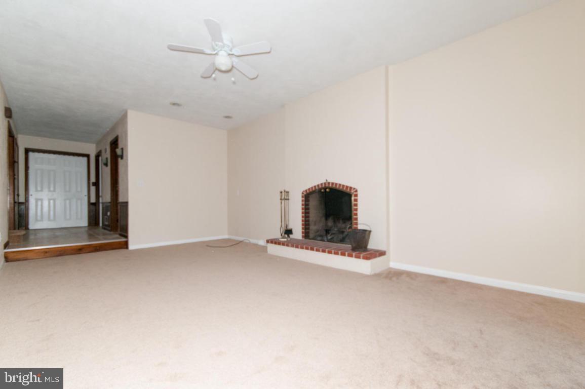 640 Fieldcrest Road Lancaster, PA 17601 - Photo 3 of 21