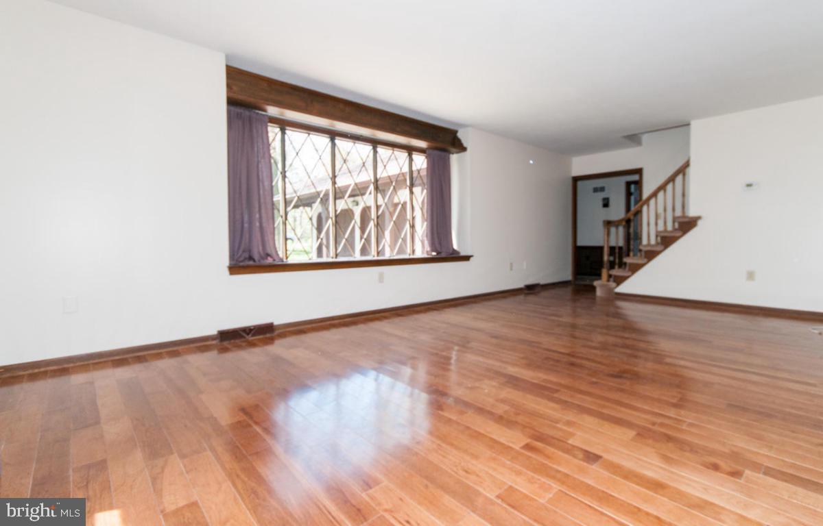 640 Fieldcrest Road Lancaster, PA 17601 - Photo 4 of 21