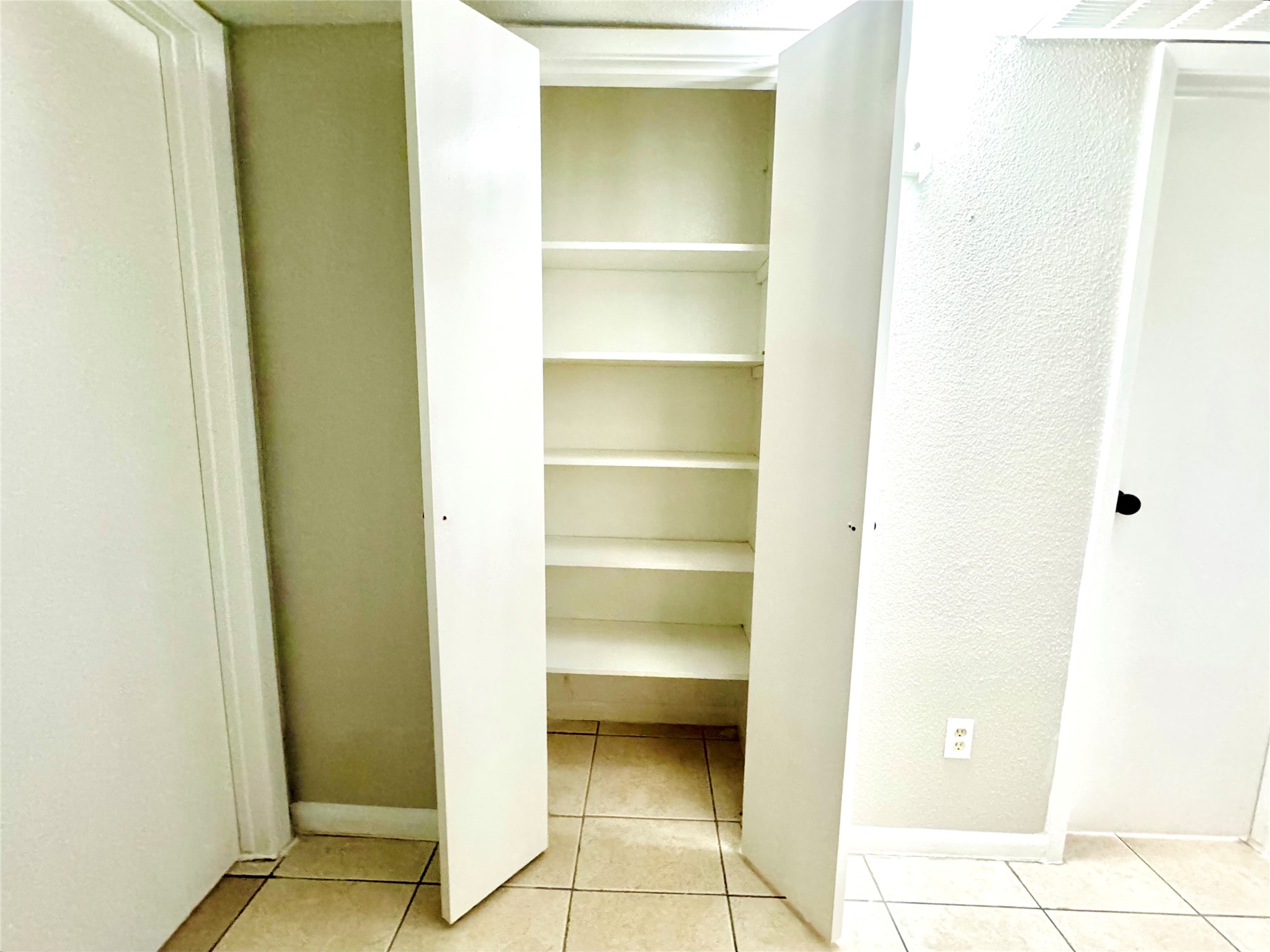 9090 South Braeswood Boulevard, Unit 47 Houston, TX 77074 - Photo 15 of 30 a view of an empty room