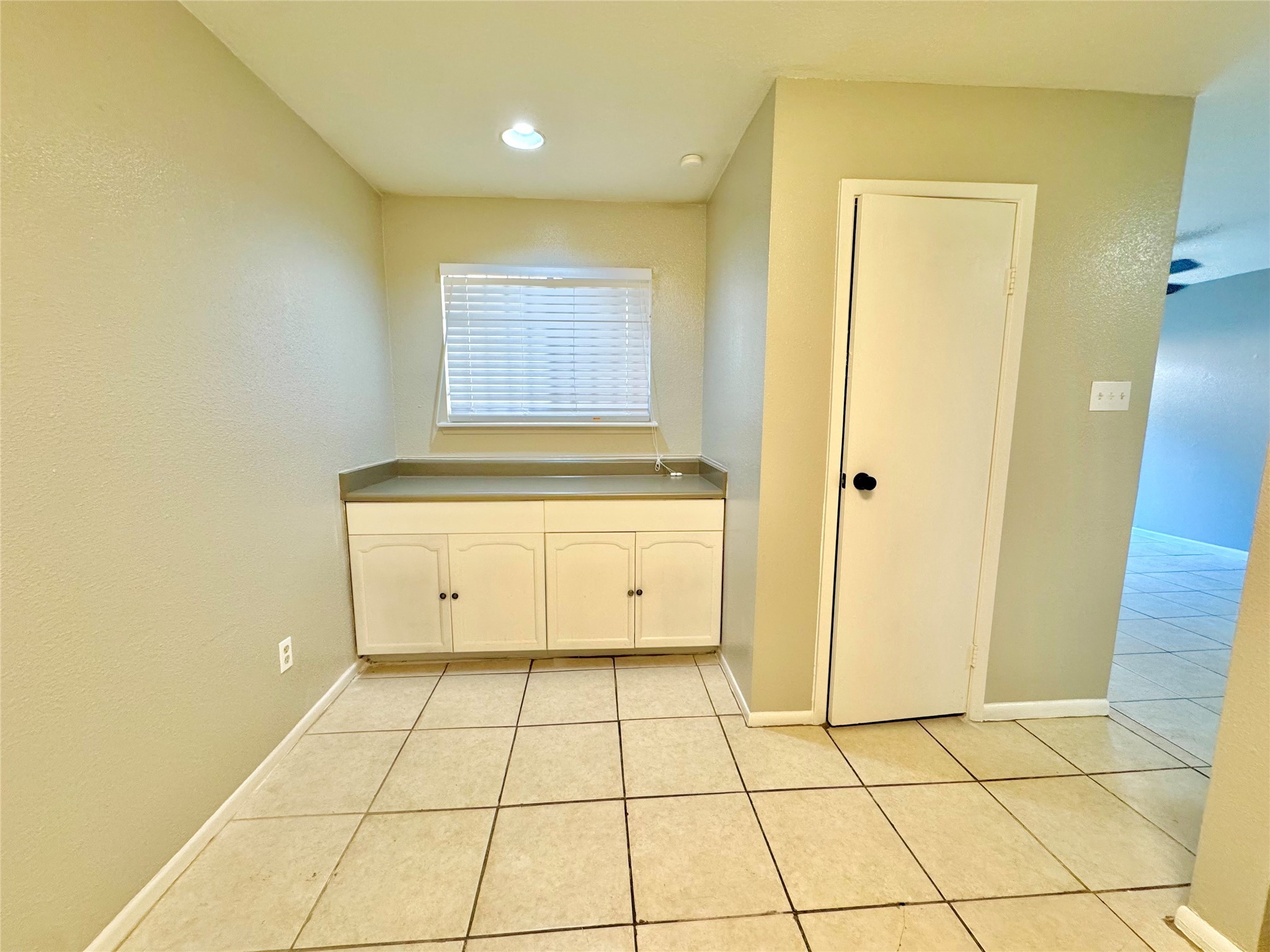 9090 South Braeswood Boulevard, Unit 47 Houston, TX 77074 - Photo 22 of 30 a view of a garage room