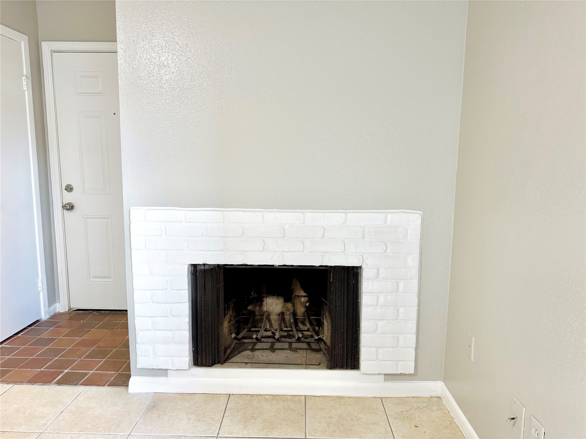 9090 South Braeswood Boulevard, Unit 47 Houston, TX 77074 - Photo 6 of 30 a close view of a fireplace