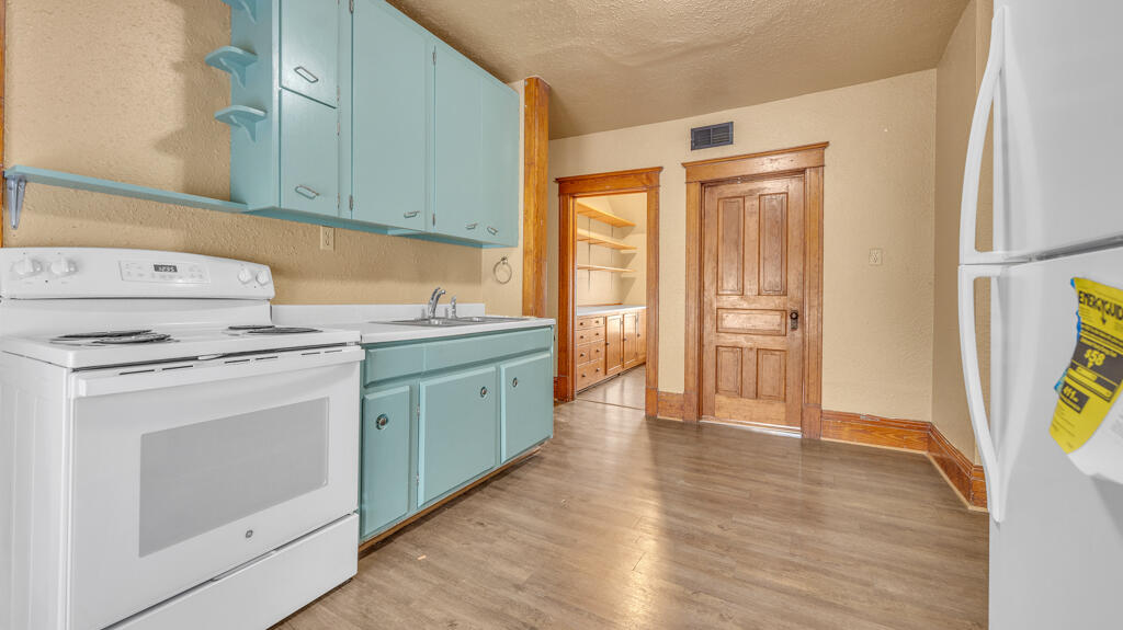 902 South 20th Street, Unit 902A Manitowoc, WI 54220 - Photo 5 of 29 Upper Kitchen