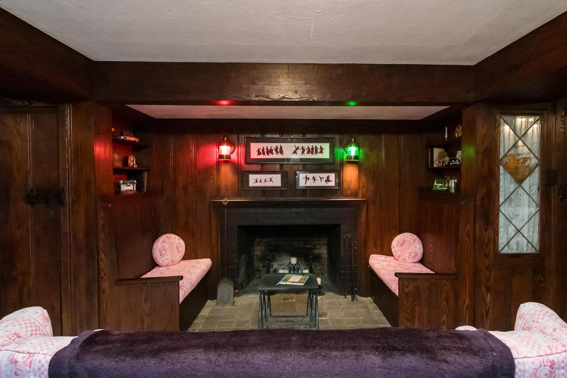 312 Mimring Road Columbus, OH 43202 - Photo 40 of 52 Fireplace and inglenook seating