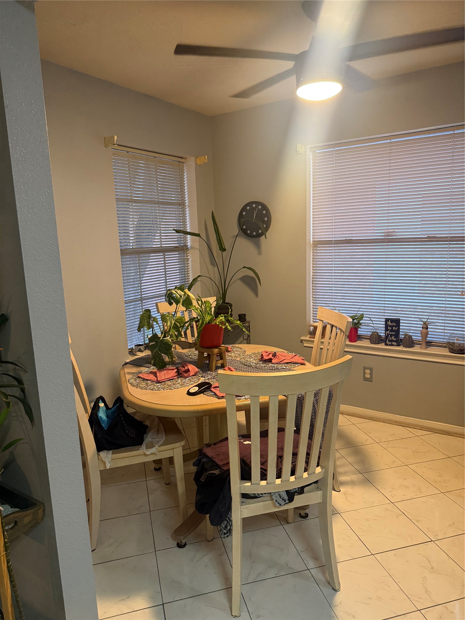 15209 Sheffield Terrace Channelview, TX 77530 - Photo 7 of 7 a room with a table and chairs