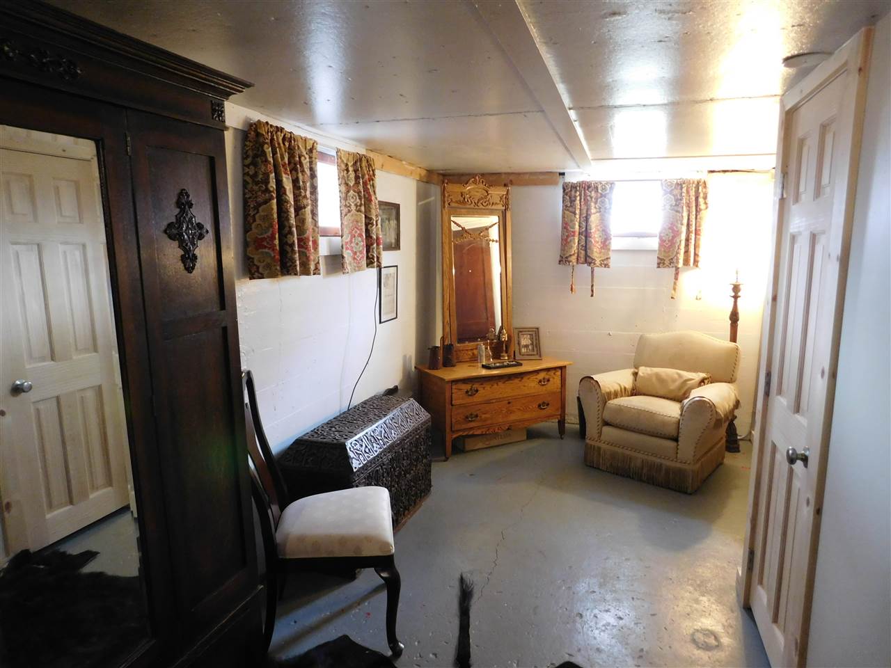 1640 P Road Loma, CO 81524 - Photo 13 of 40 a living room with furniture and a window