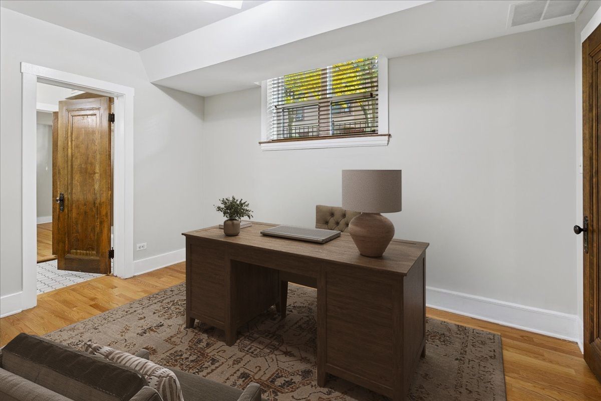 734 West Wrightwood Avenue, Unit B Chicago, IL 60614 - Photo 12 of 21 a view of a workspace with furniture