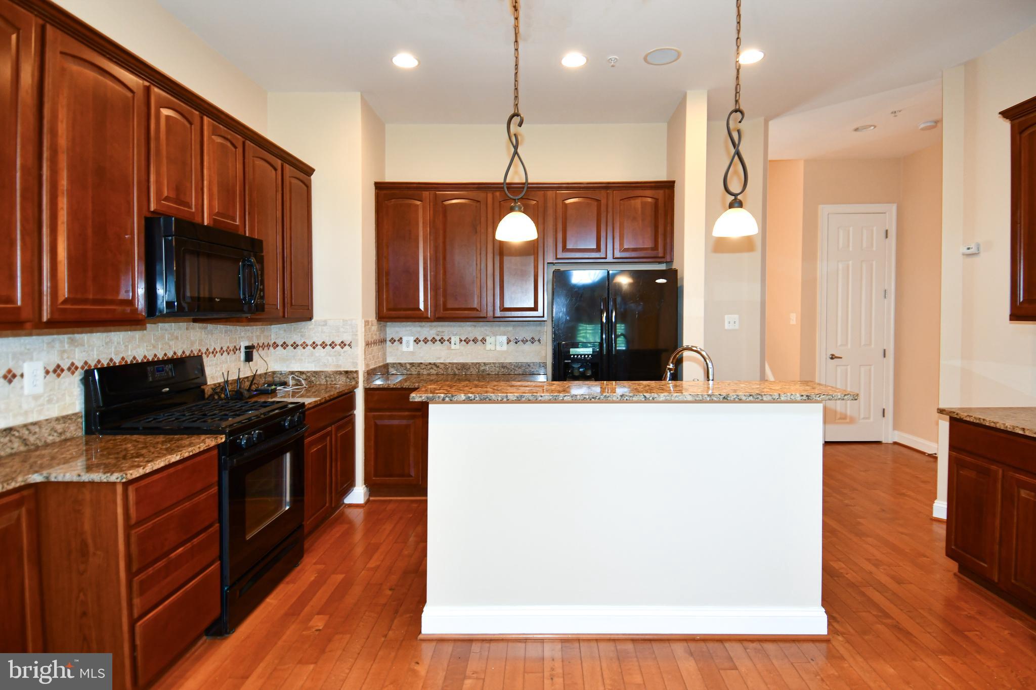589 Cedar Spring Street Gaithersburg, MD 20877 - Photo 5 of 43 Kitcken
