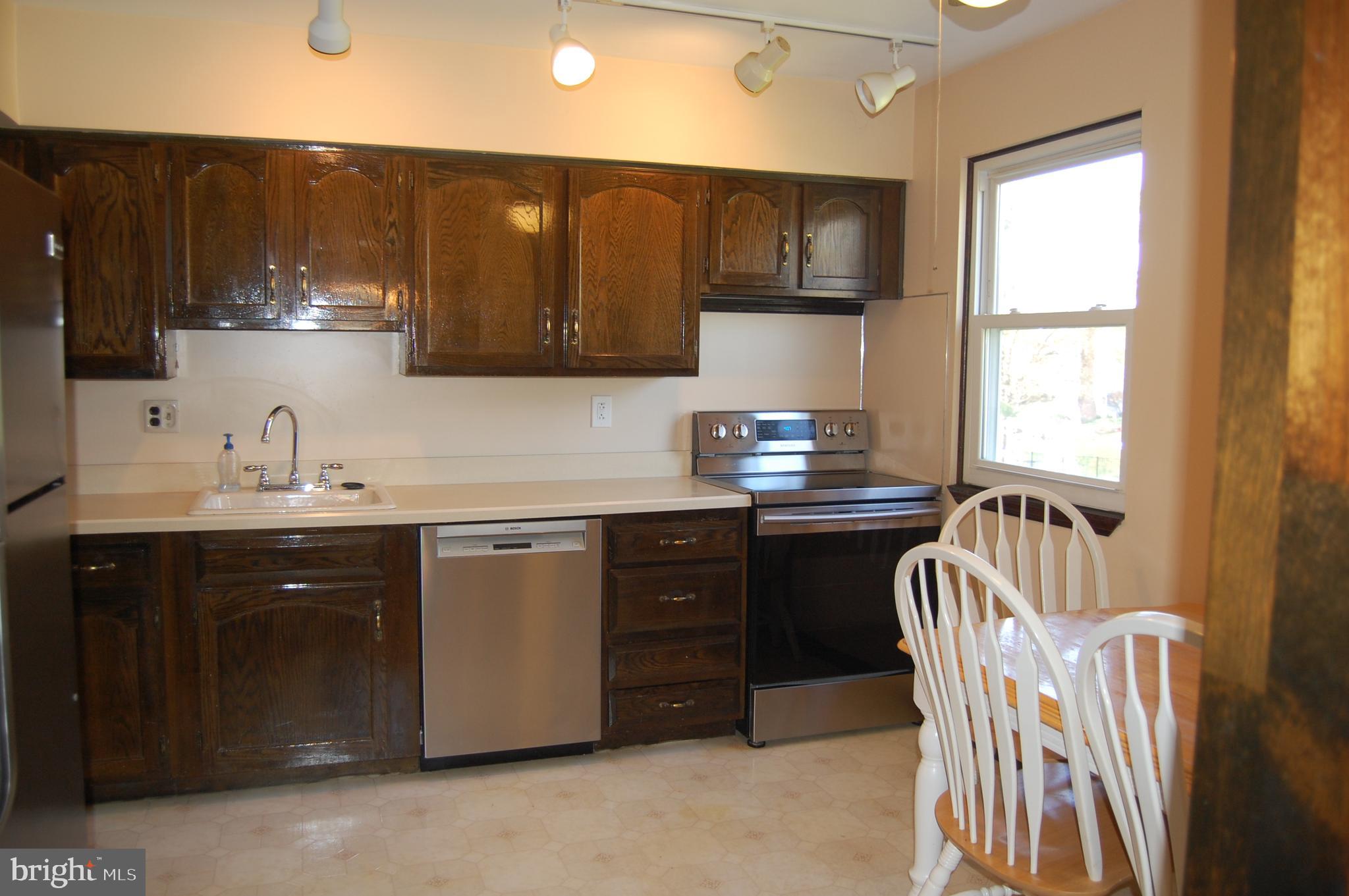 904 Mennonite Road Royersford, PA 19468 - Photo 5 of 27 Kitchen