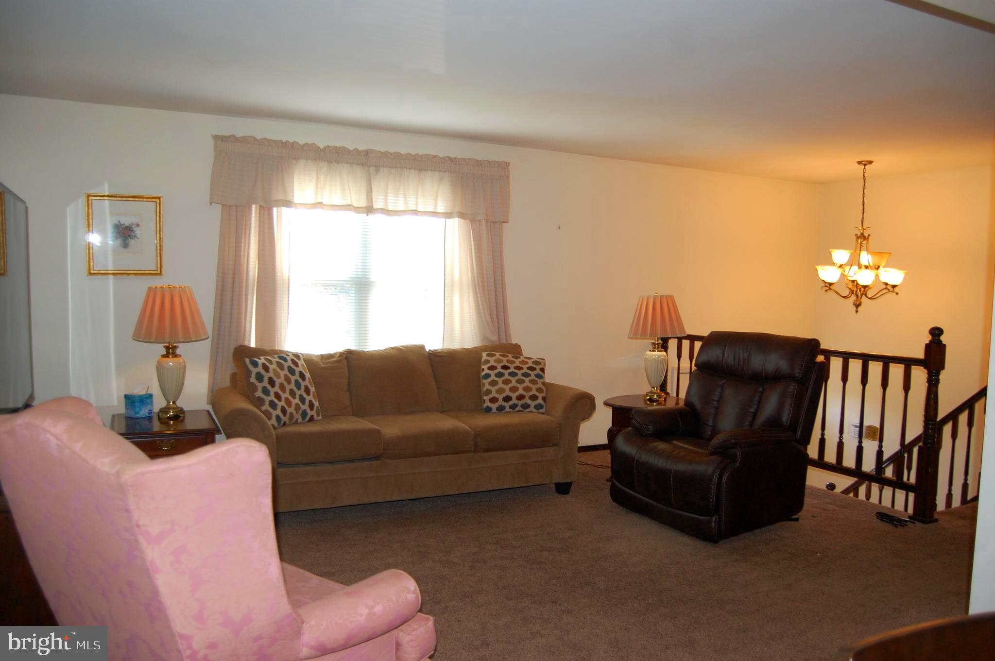 904 Mennonite Road Royersford, PA 19468 - Photo 9 of 27 LivingRm